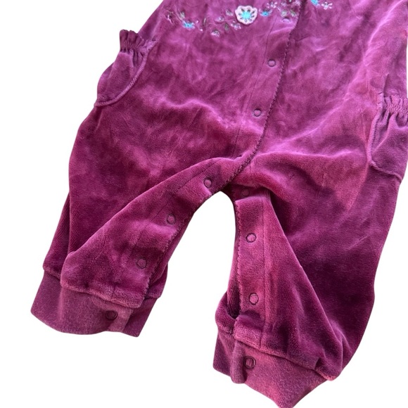 Vintage Carter’s Burgundy Red Velour Jumpsuit Baby Girl Size 9M - Picture 3 of 7